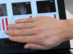 Искусственный интеллект научили понимать связь между кожей и мозгом человека