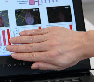 Искусственный интеллект научили понимать связь между кожей и мозгом человека