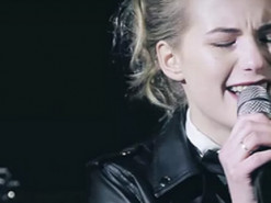 "Навіть пісню вкрали": мережу обурив "кавер" росіянки на хіт Вакарчука