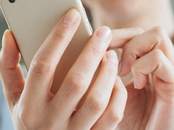 Ученые опровергли, что длительное использование телефона вредит психике