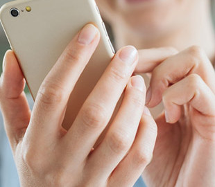 Ученые опровергли, что длительное использование телефона вредит психике