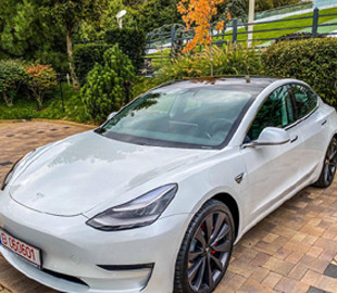 Tesla отзывает почти 50 000 автомобилей Model 3