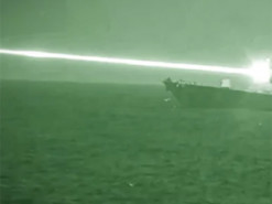 Знищить рій дронів автоматично: лазерна зброя ВМС США отримає функцію ШІ