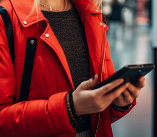 Датчик освітленості в смартфоні дозволяє шпигувати за власником