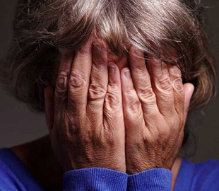 Зняття «порчі» за 40 тисяч гривень: жительку Херсонщини підозрюють у шахрайстві через соцмережі