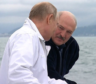 Лукашенко зробив Путіну несподіваний подарунок на 70-річчя