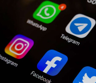 Мемы, которые успели сделать во время сбоя в Facebook, Instagram и WhatsApp