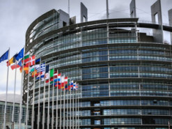 Европарламент обязал Apple и Google разрешать установку приложений из сторонних магазинов