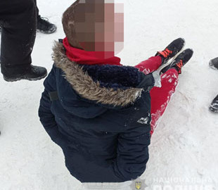 Поліцейські затримали парубка, який перед Новим роком вкрав з магазину смарт-годинник