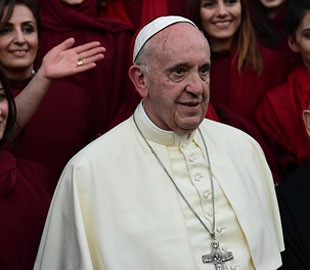 Папа Римский призвал оставить смартфоны и поговорить с семьей