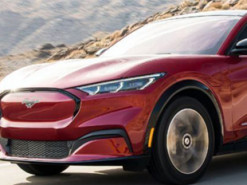 Ford стала производить больше электрических Mustang, чем бензиновых