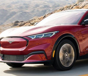 Ford стала производить больше электрических Mustang, чем бензиновых