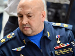 Російські пропагандисти сфальсифікували біографію Суровікіна: подробиці