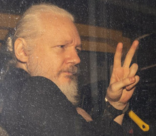 США подготовили новые обвинения против Ассанжа