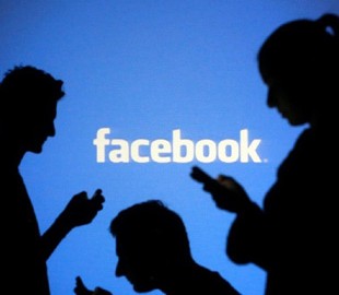 Facebook забанил украинского художника за плакаты к ЧМ-2018, напоминающие о преступлениях Кремля
