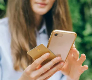 Шахраї можуть красти гроші українців за допомогою смартфона: ПриватБанк розповів про нову схему