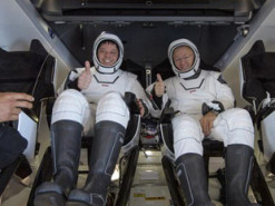 Экипаж Crew Dragon разыгрывал людей по телефону