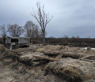 «Досхочу надихались радіацією»: з’явились фото російських окупантів в Рудому лісі