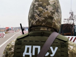 Виїзд за кордон чоловіків, заброньованих за підприємствами: у Держприкордонслужбі пояснили деталі