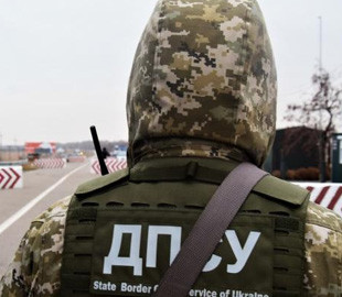 Виїзд за кордон чоловіків, заброньованих за підприємствами: у Держприкордонслужбі пояснили деталі