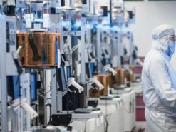 Эксперты считают, что производством продукции Intel должна заниматься самостоятельная компания