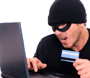 Мужчина перечислил мошенникам 34 тысячи гривен за виртуальный трактор