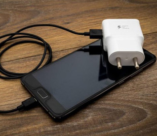 5 причин, чому смартфон швидко розряджається