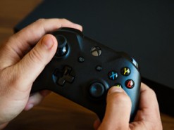 Ребенок обменял игровую консоль на автомобиль для мамы