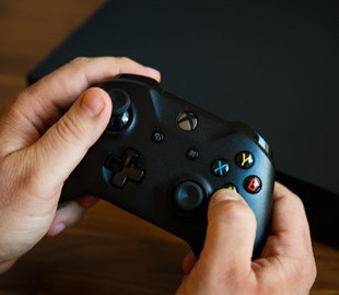 Ребенок обменял игровую консоль на автомобиль для мамы