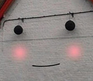 Люди по всем миру разглядели лица инопланетян у себя дома