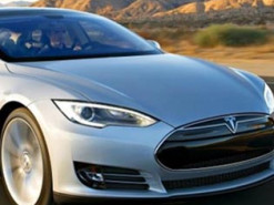 Автопилот Tesla оказался вовлечен сразу в две аварии