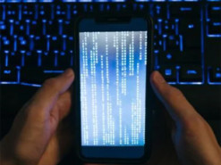 Як захистити свій телефон від ШІ-шахраїв: рекомендації фахівців із ФБР