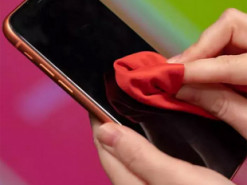 Эксперт рассказал, как правильно дезинфицировать смартфон