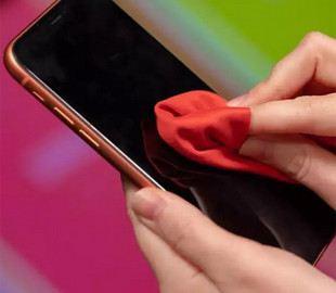 Эксперт рассказал, как правильно дезинфицировать смартфон