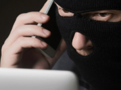 Хотіла продати ігрову приставку в інтернеті: жительку Прикарпаття ошукали на 100 тисяч гривень