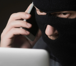 Хотіла продати ігрову приставку в інтернеті: жительку Прикарпаття ошукали на 100 тисяч гривень