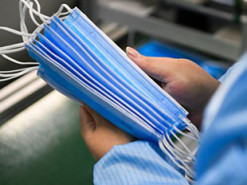 В Киеве аферист продал фейковые медицинские маски на огромную сумму