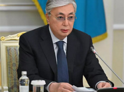 Президент Казахстана разрешил включать интернет на «определённые часы»