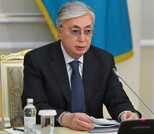 Президент Казахстана разрешил включать интернет на «определённые часы»