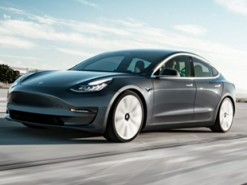 После обновления софта на Tesla Model 3 можно уехать дальше