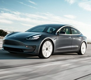 После обновления софта на Tesla Model 3 можно уехать дальше