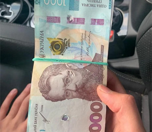 У Києві чоловік поповнив свої рахунки на 40 тис. грн грошима, пошкодженими на окупованих територіях