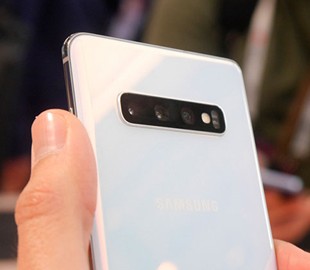 Мерцание пикселей Samsung Galaxy S10+ не является браком