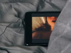 Правоохоронці зробили контрольну закупку порно у жінки: яке рішення ухвалив суд