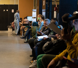 Аферы с карточками и жильем. Жертвами какого мошенничества могут стать украинцы в Польше