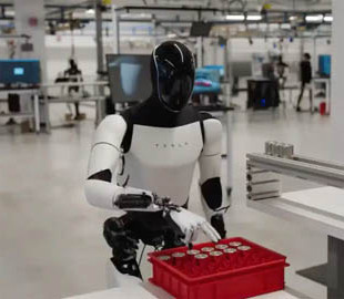 Ілон Маск заявив, що за рік на нього працюватимуть 1000 роботів гуманоїдів Optimus