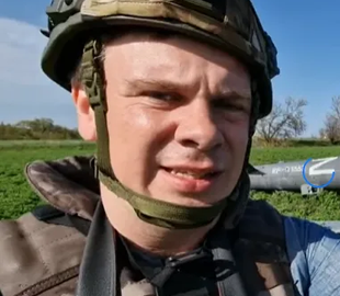 Дмитро Комаров показав знищений вертоліт ворога під Харковом