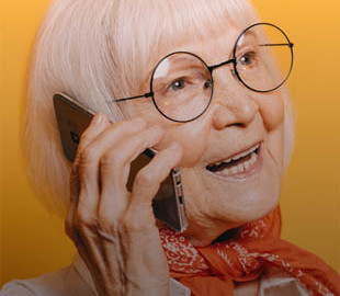 Испанец создал аналог WhatsApp для своей бабушки без мобильного телефона и Wi-Fi