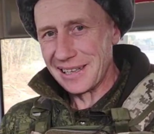 "Мобіка" з РФ, який скаржився на страйкбольні бронежилети, посадили "на губу" і змусили переписати заяву