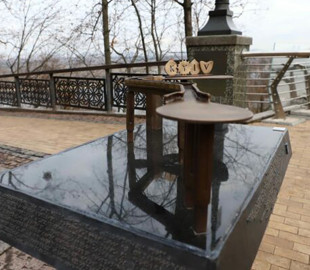 У Києві відкрили 3D-копію пішохідно-велосипедного мосту: фото